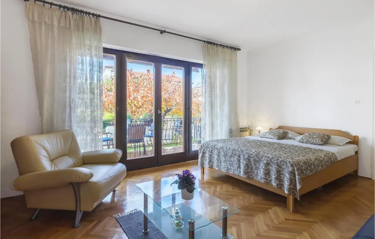 Stunning Apartment In Umag With Kitchen
