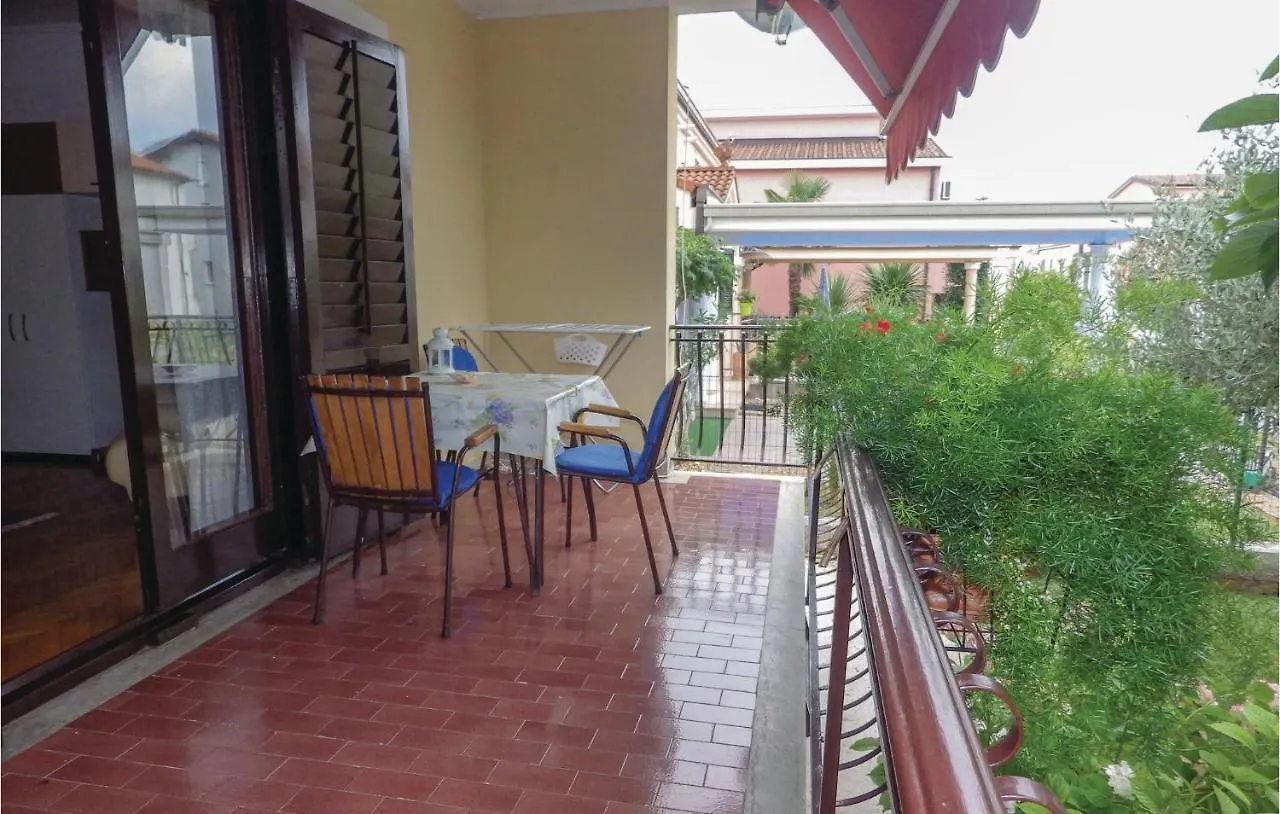 Stunning Apartment In Umag With Kitchen 克罗地亚