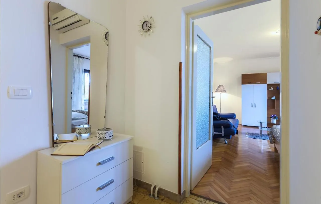 Stunning Apartment In Umag With Kitchen 克罗地亚