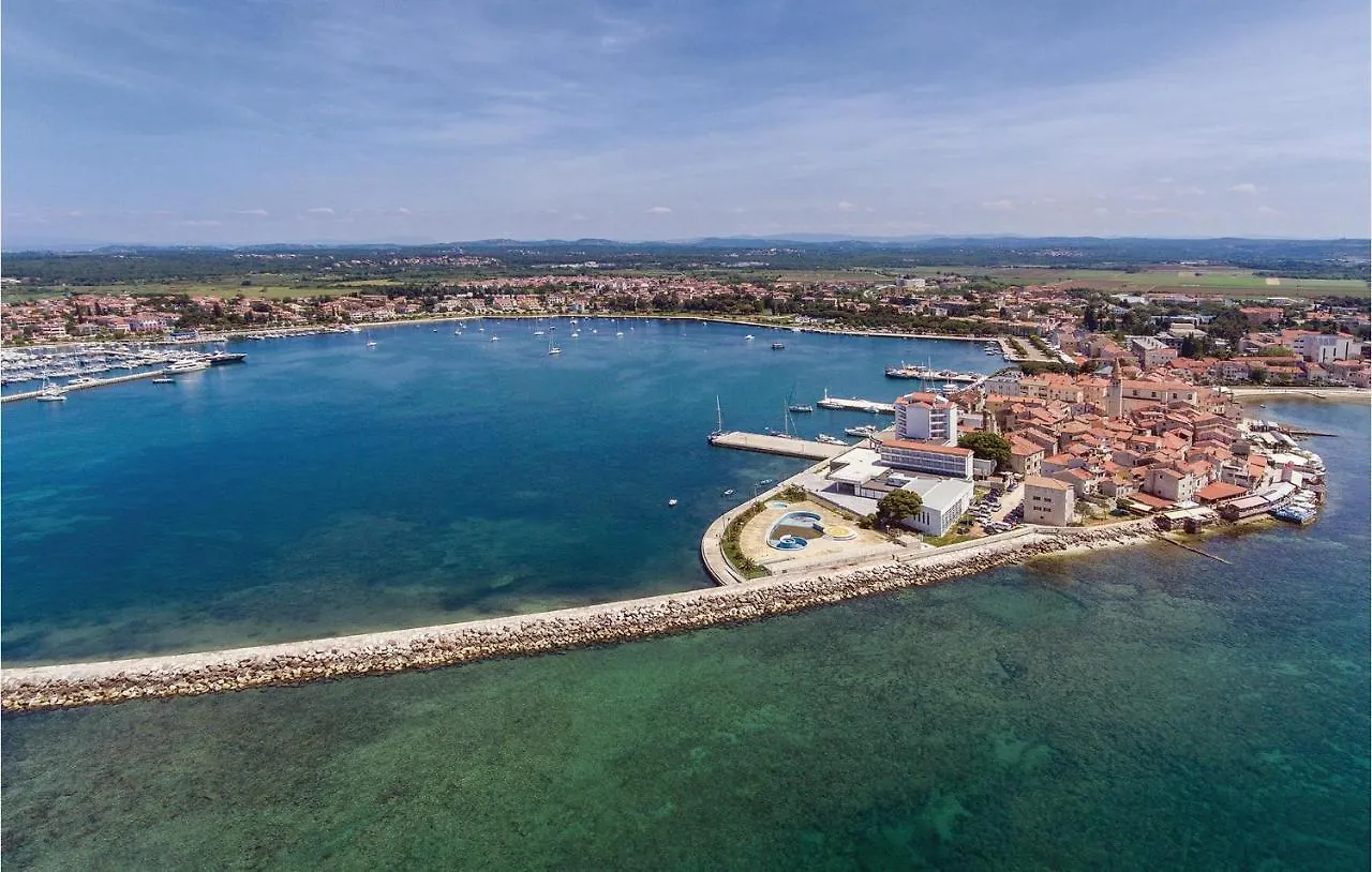 Stunning Apartment In Umag With Kitchen 克罗地亚