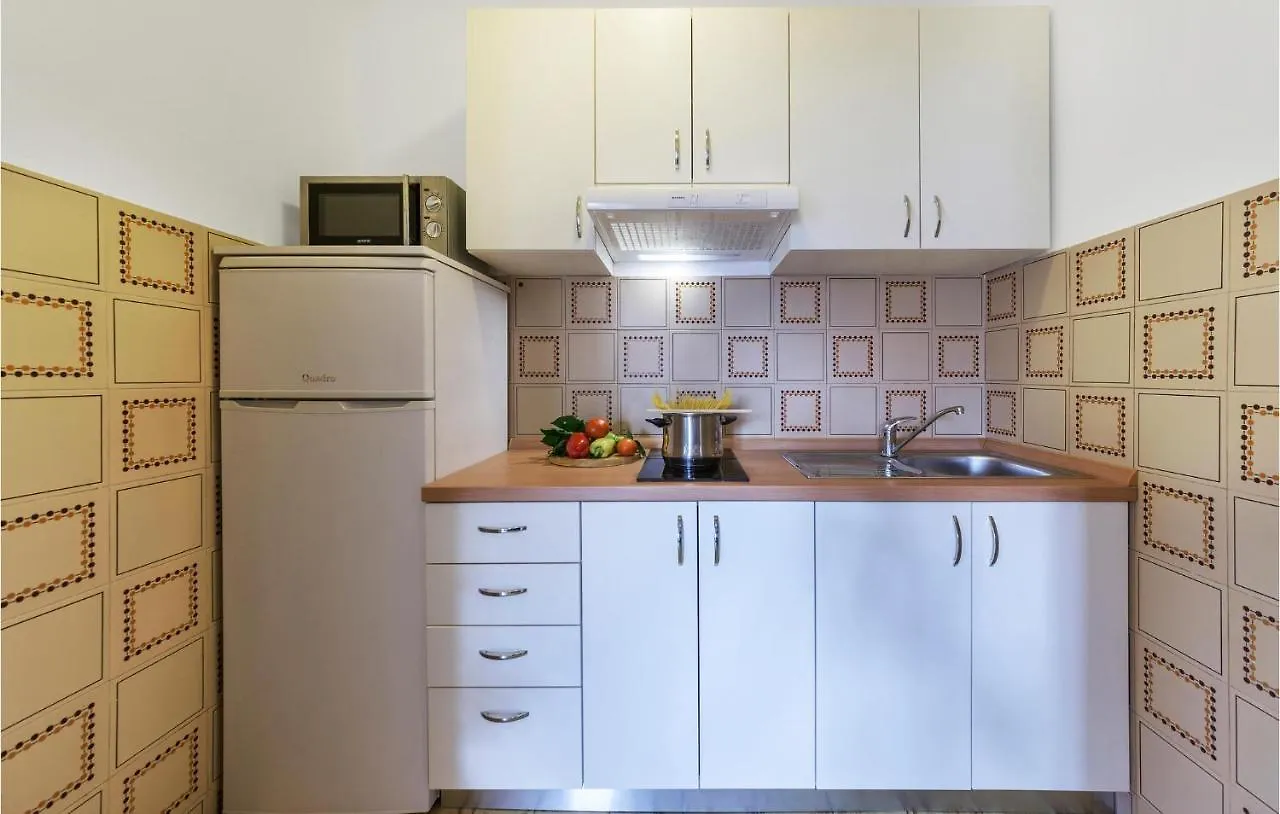 Stunning Apartment In Umag With Kitchen