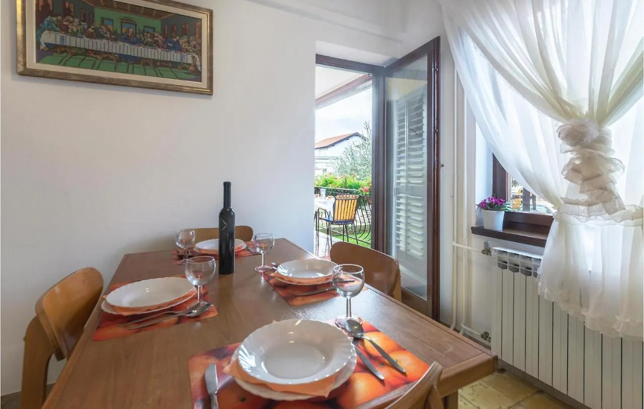 Stunning Apartment In Umag With Kitchen